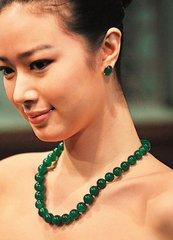 俗话说“人养玉三年、玉养人一生”,玉真的能养人吗?-第4张图片-翡翠网 俗话说“人养玉三年、玉养人一生”,玉真的能养人吗?-第4张图片-翡翠网