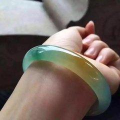 俗话说“人养玉三年、玉养人一生”,玉真的能养人吗?-第2张图片-翡翠网 俗话说“人养玉三年、玉养人一生”,玉真的能养人吗?-第2张图片-翡翠网