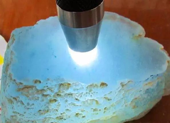 翡翠中,冰种和玻璃种要怎么区分?-第6张图片-翡翠网 翡翠中,冰种和玻璃种要怎么区分?-第6张图片-翡翠网