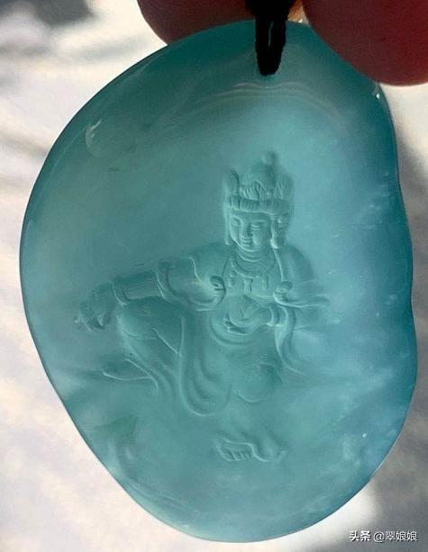 请问下面的翡翠观音牌（周旺作品）是什么种色？大约价位是多少？-第2张图片-翡翠网