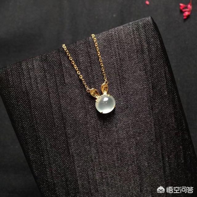 什么样的项链吊坠比较好看?-第7张图片-翡翠网 什么样的项链吊坠比较好看?-第7张图片-翡翠网