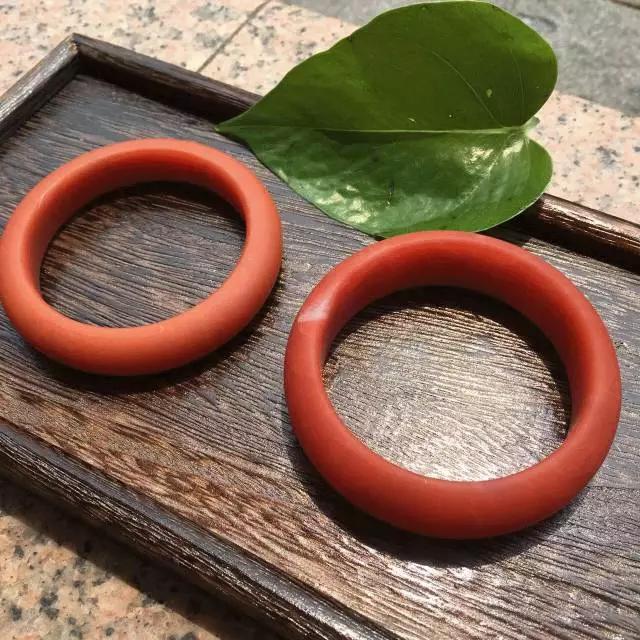 为什么手镯不能戴在右手上?-第4张图片-翡翠网 为什么手镯不能戴在右手上?-第4张图片-翡翠网