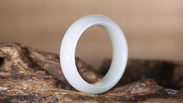 哪种和田玉手镯是最好的？-第3张图片-翡翠网