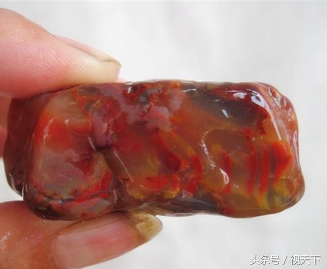 什么样的黄龙玉好?-第8张图片-翡翠网 什么样的黄龙玉好?-第8张图片-翡翠网