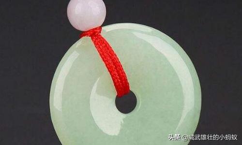 平安扣什么颜色的好,佩戴平安扣的讲究?-第4张图片-翡翠网 平安扣什么颜色的好,佩戴平安扣的讲究?-第4张图片-翡翠网