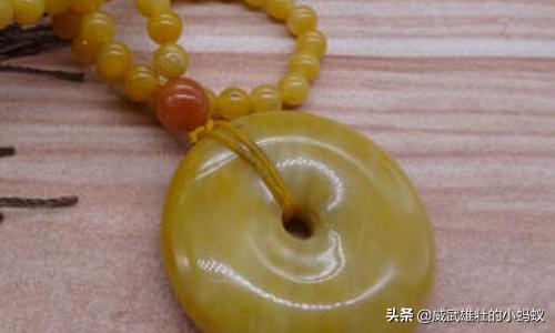 平安扣什么颜色的好,佩戴平安扣的讲究?-第2张图片-翡翠网 平安扣什么颜色的好,佩戴平安扣的讲究?-第2张图片-翡翠网