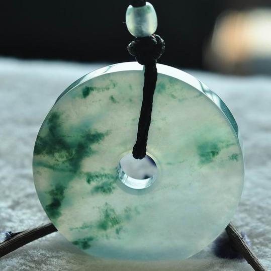 什么样的“飘花”翡翠最有价值?-第6张图片-翡翠网 什么样的“飘花”翡翠最有价值?-第6张图片-翡翠网