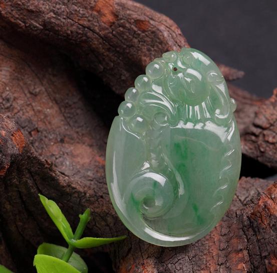 什么样的“飘花”翡翠最有价值?-第7张图片-翡翠网 什么样的“飘花”翡翠最有价值?-第7张图片-翡翠网