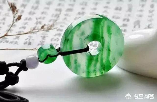 什么样的“飘花”翡翠最有价值?-第4张图片-翡翠网 什么样的“飘花”翡翠最有价值?-第4张图片-翡翠网