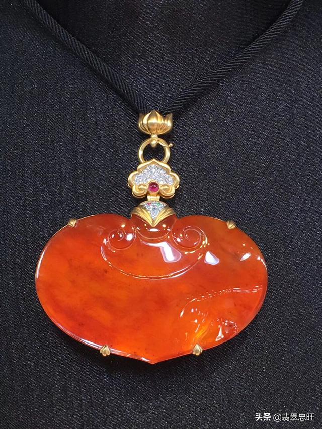翡翠可以戴着睡觉吗?-第2张图片-翡翠网 翡翠可以戴着睡觉吗?-第2张图片-翡翠网