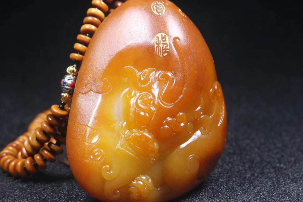 收藏和田玉手把件,什么样的玉把件比较好?-第3张图片-翡翠网 收藏和田玉手把件,什么样的玉把件比较好?-第3张图片-翡翠网