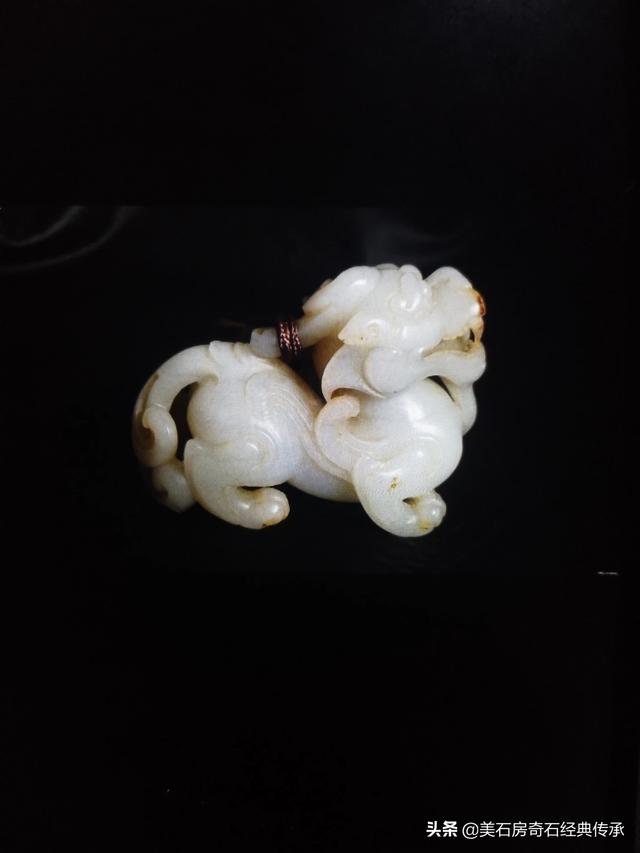 和田玉，碧玉手把件貔恘价格是多少钱一件？-第1张图片-翡翠网