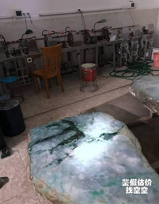 怎样看待2.6吨春带彩大料，最后只开出一只手镯？-第3张图片-翡翠网