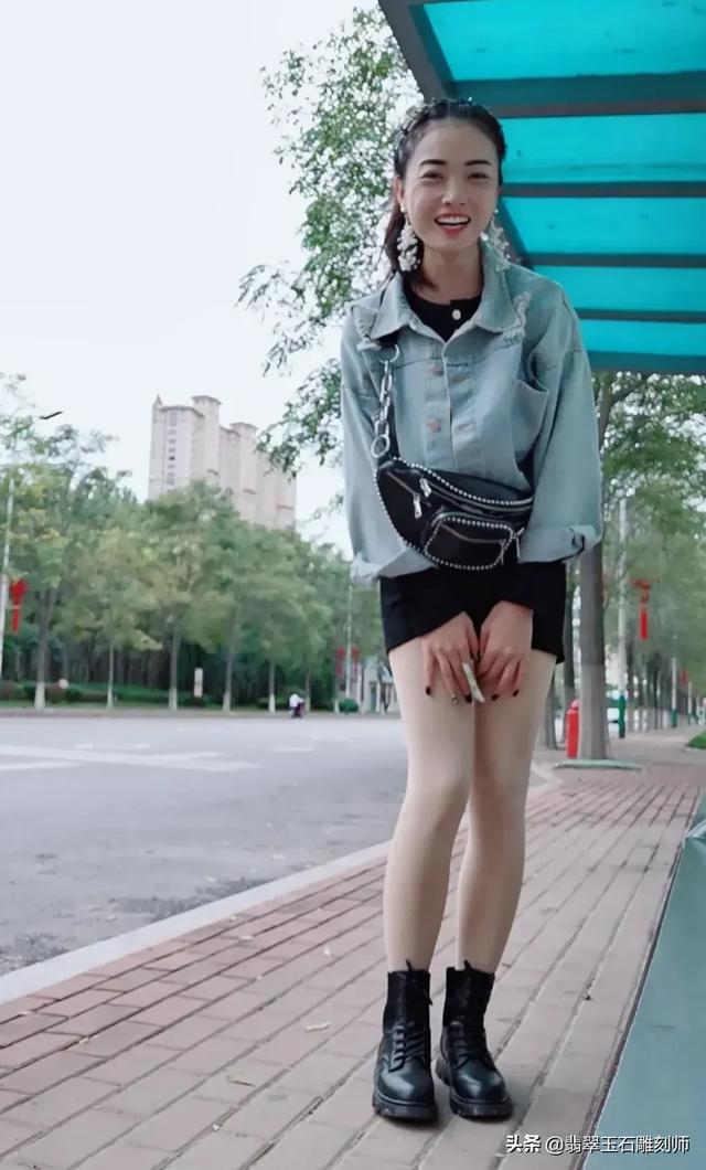 这几个手镯,价值如何?
-第3张图片-翡翠网 这几个手镯,价值如何?
-第3张图片-翡翠网