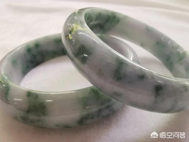 批发价300元的玉镯,多少钱淘到手比较划算?-第3张图片-翡翠网 批发价300元的玉镯,多少钱淘到手比较划算?-第3张图片-翡翠网