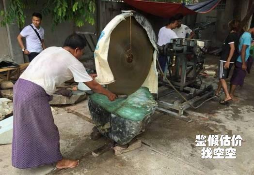 怎样看待2.6吨春带彩大料，最后只开出一只手镯？-第8张图片-翡翠网