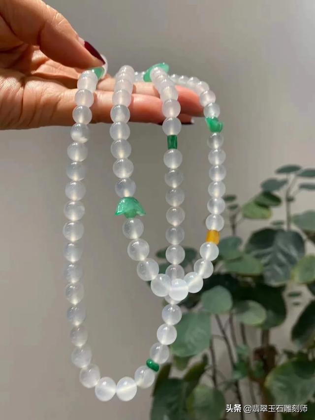 这几个手镯,价值如何?
-第8张图片-翡翠网 这几个手镯,价值如何?
-第8张图片-翡翠网