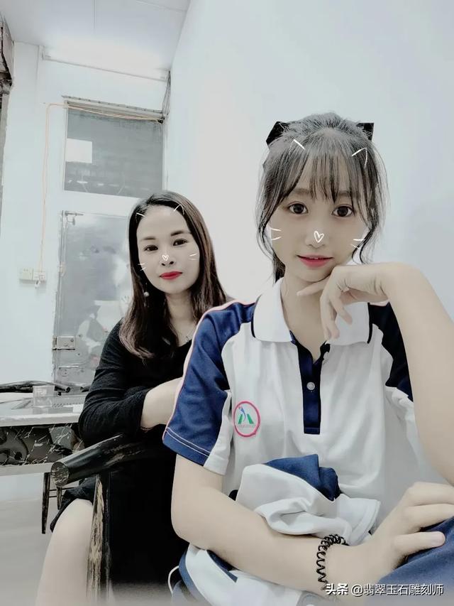 这几个手镯,价值如何?
-第6张图片-翡翠网 这几个手镯,价值如何?
-第6张图片-翡翠网