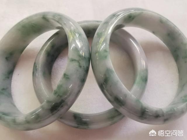 批发价300元的玉镯,多少钱淘到手比较划算?-第7张图片-翡翠网 批发价300元的玉镯,多少钱淘到手比较划算?-第7张图片-翡翠网