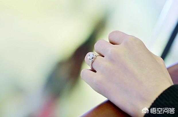 戒指戴法种类繁多，各种戴法各有什么不同？-第2张图片-翡翠网