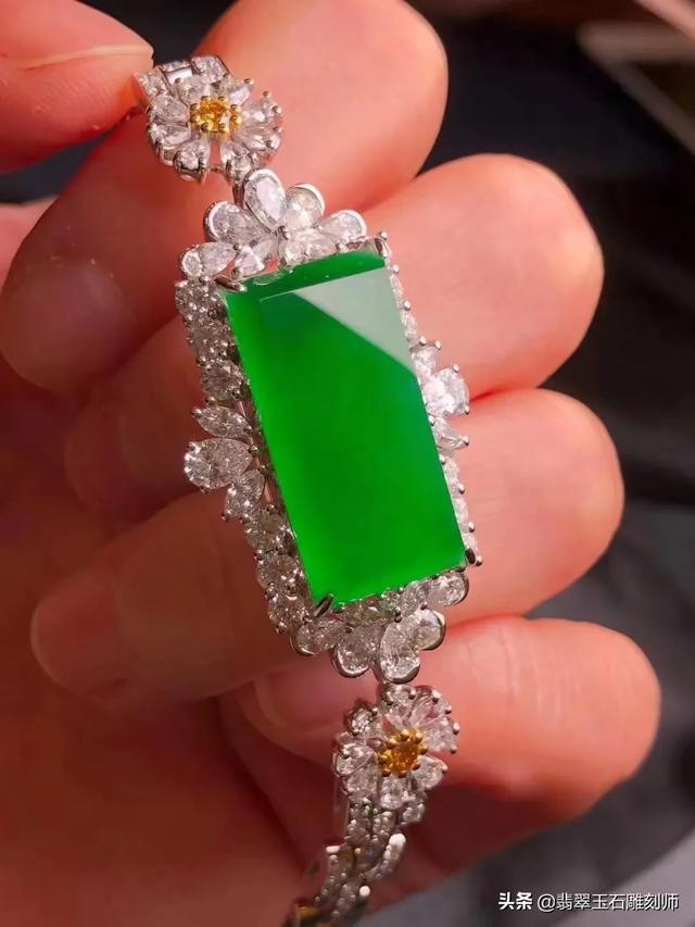 这几个手镯,价值如何?
-第7张图片-翡翠网 这几个手镯,价值如何?
-第7张图片-翡翠网