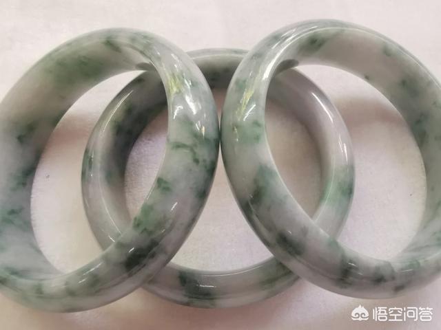 批发价300元的玉镯,多少钱淘到手比较划算?-第8张图片-翡翠网 批发价300元的玉镯,多少钱淘到手比较划算?-第8张图片-翡翠网