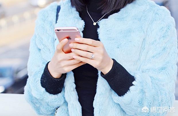 情侣戒指戴法多,不同戴法含义不同,怎样戴最有爱呢?-第2张图片-翡翠网 情侣戒指戴法多,不同戴法含义不同,怎样戴最有爱呢?-第2张图片-翡翠网