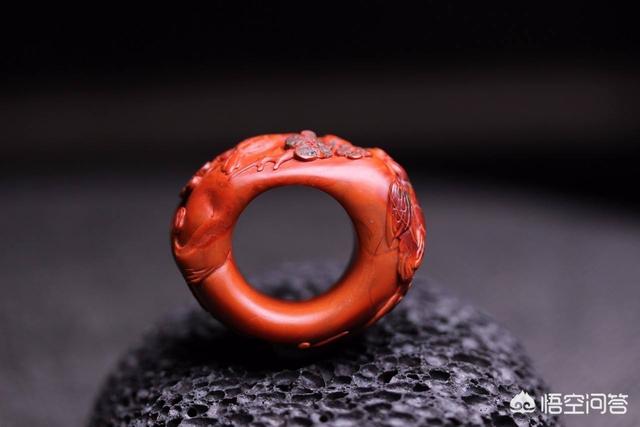 正确的戒指戴法是什么样的?戒指怎么戴才能避免尴尬和骚扰?-第2张图片-翡翠网 正确的戒指戴法是什么样的?戒指怎么戴才能避免尴尬和骚扰?-第2张图片-翡翠网