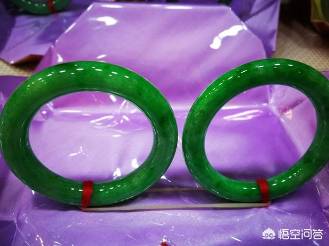 过年想买一个玉镯子,有什么推荐吗?-第3张图片-翡翠网 过年想买一个玉镯子,有什么推荐吗?-第3张图片-翡翠网