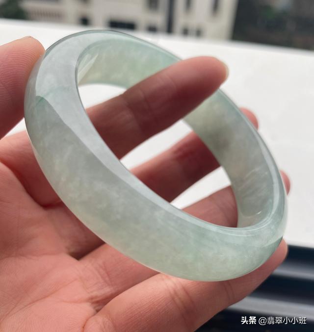 怎么看翡翠手镯种老和种嫩?-第2张图片-翡翠网 怎么看翡翠手镯种老和种嫩?-第2张图片-翡翠网