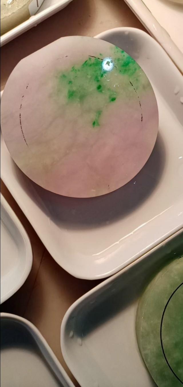 加工翡翠手镯圈口可以有多少毫米误差?-第1张图片-翡翠网 加工翡翠手镯圈口可以有多少毫米误差?-第1张图片-翡翠网