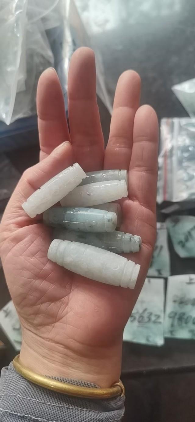 加工翡翠手镯圈口可以有多少毫米误差?-第4张图片-翡翠网 加工翡翠手镯圈口可以有多少毫米误差?-第4张图片-翡翠网