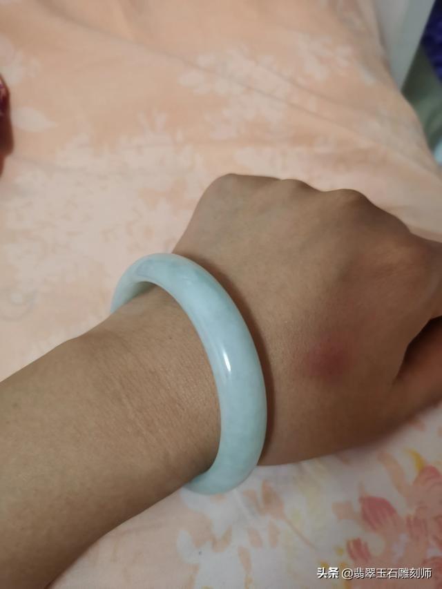 这个翡翠手镯价值如何?-第3张图片-翡翠网 这个翡翠手镯价值如何?-第3张图片-翡翠网
