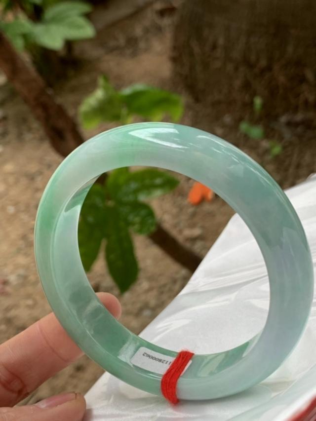 加工翡翠手镯圈口可以有多少毫米误差?-第9张图片-翡翠网 加工翡翠手镯圈口可以有多少毫米误差?-第9张图片-翡翠网