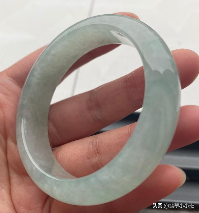 怎么看翡翠手镯种老和种嫩?-第1张图片-翡翠网 怎么看翡翠手镯种老和种嫩?-第1张图片-翡翠网