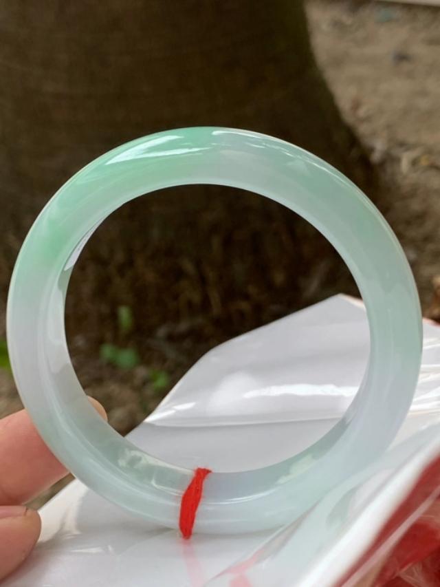 加工翡翠手镯圈口可以有多少毫米误差?-第7张图片-翡翠网 加工翡翠手镯圈口可以有多少毫米误差?-第7张图片-翡翠网