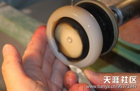 包石玉赌石之羊脂玉手镯的诞生过程-第11张图片-翡翠网