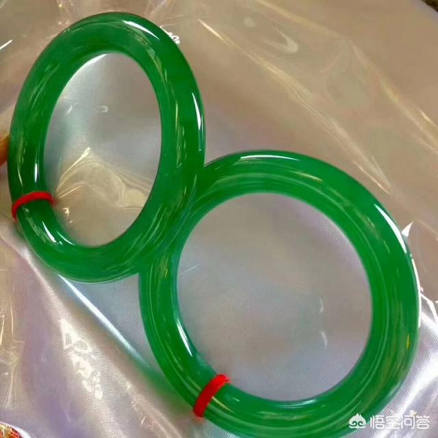 过年想买一个玉镯子,有什么推荐吗?-第5张图片-翡翠网 过年想买一个玉镯子,有什么推荐吗?-第5张图片-翡翠网