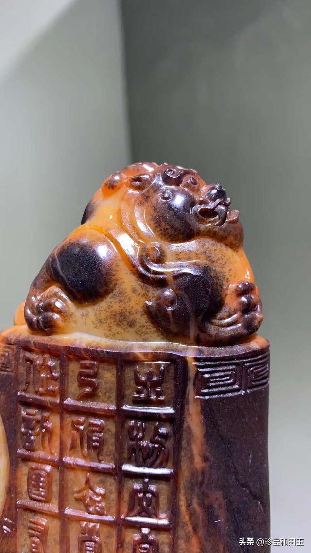 为什么新疆和田玉素有“一红二黄三墨四羊脂”的说法？-第4张图片-翡翠网