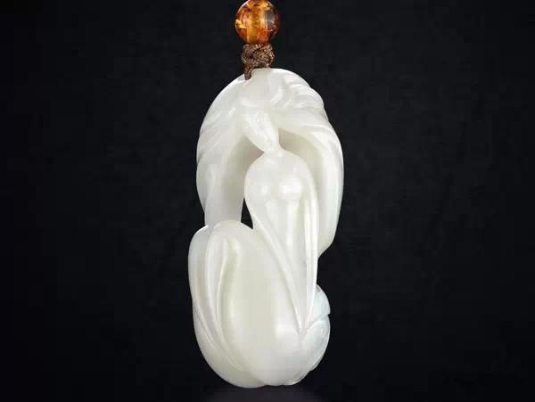 和田玉摸起来是一种什么手感?-第11张图片-翡翠网 和田玉摸起来是一种什么手感?-第11张图片-翡翠网