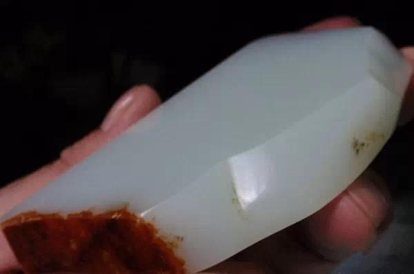 和田玉摸起来是一种什么手感?-第7张图片-翡翠网 和田玉摸起来是一种什么手感?-第7张图片-翡翠网