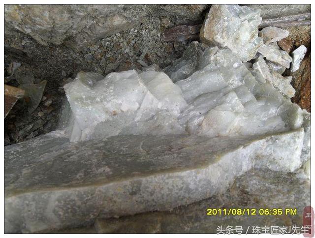 到底是籽料还是子料,和田玉的玉料有什么区别吗?-第8张图片-翡翠网 到底是籽料还是子料,和田玉的玉料有什么区别吗?-第8张图片-翡翠网