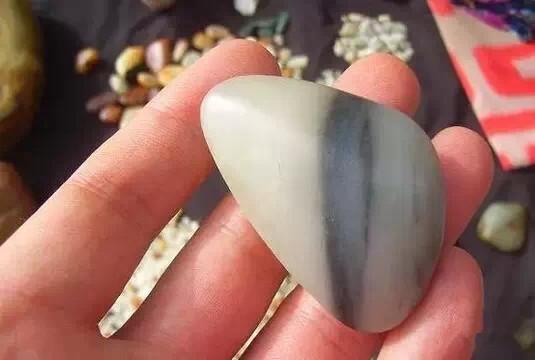 和田玉摸起来是一种什么手感?-第10张图片-翡翠网 和田玉摸起来是一种什么手感?-第10张图片-翡翠网