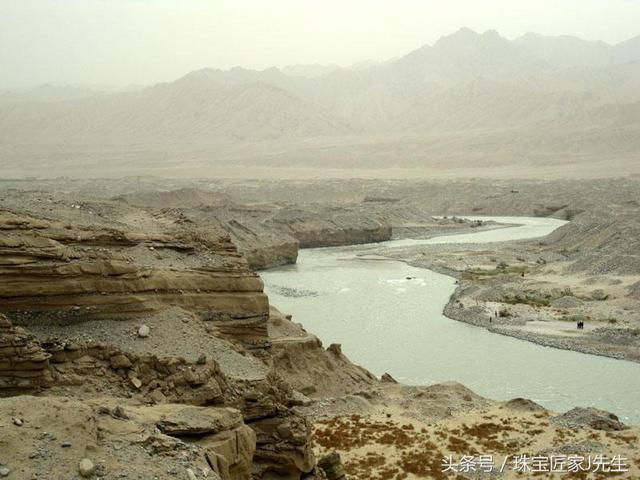 到底是籽料还是子料,和田玉的玉料有什么区别吗?-第10张图片-翡翠网 到底是籽料还是子料,和田玉的玉料有什么区别吗?-第10张图片-翡翠网