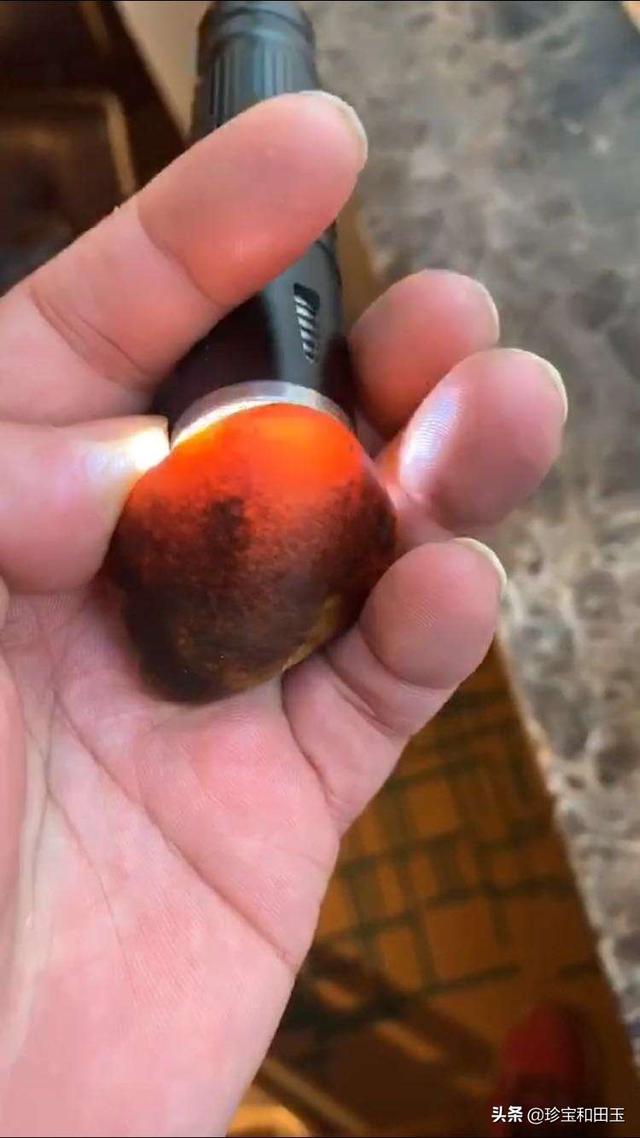 为什么新疆和田玉素有“一红二黄三墨四羊脂”的说法？-第2张图片-翡翠网