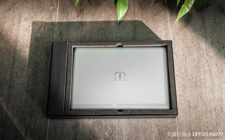 iFunk翼 | 14寸+全金属+8G内存超值超极本-第3张图片-翡翠网 iFunk翼 | 14寸+全金属+8G内存超值超极本-第3张图片-翡翠网