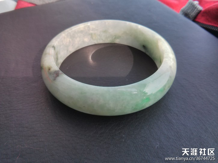 万达购物后抽奖一折买的翡翠玉镯，烦请天涯专家帮忙鉴定一下（多图）-第15张图片-翡翠网