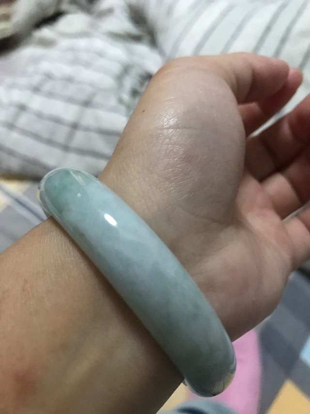 吐槽一下周六福买玉镯气得吐血的经历-第2张图片-翡翠网 吐槽一下周六福买玉镯气得吐血的经历-第2张图片-翡翠网