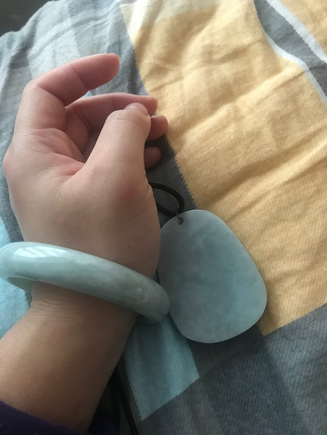 吐槽一下周六福买玉镯气得吐血的经历-第3张图片-翡翠网 吐槽一下周六福买玉镯气得吐血的经历-第3张图片-翡翠网