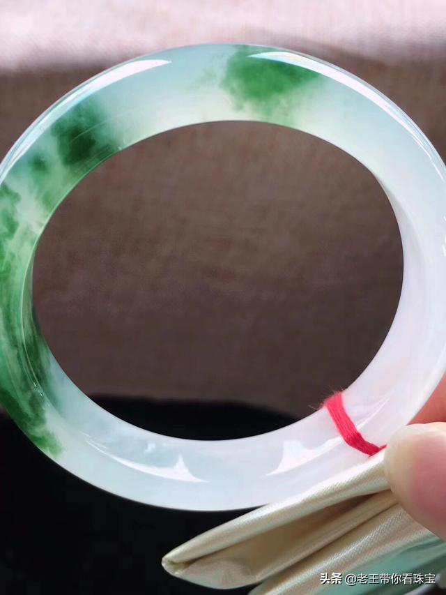 翡翠手镯冰种如何？值得去买吗？-第3张图片-翡翠网